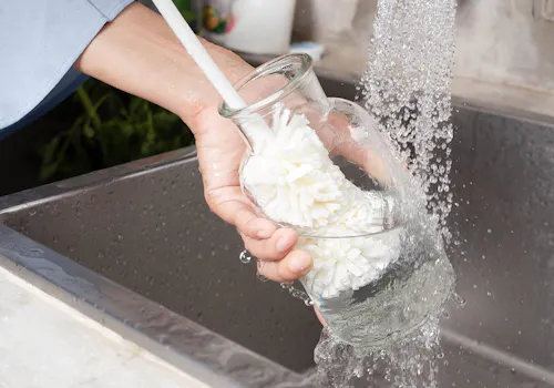 A recipe card provides steps for extending a bouquet's lifespan with flower food. Ingredients: flower food, lukewarm water, clean vase, sharp scissors. Directions include cleaning the vase, mixing flower food, trimming stems, arranging flowers, monitoring, and refreshing them.